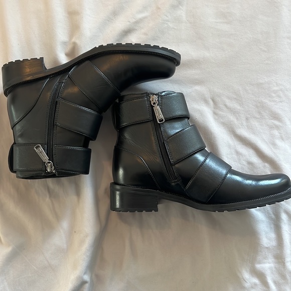 NWOB Blondo Waterproof Buckle Booties - Black Leather - Picture 3 of 7